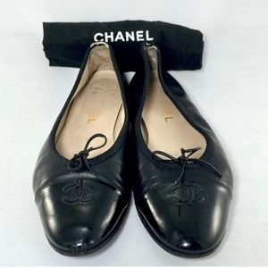 Chanel used like new. Size 9. Color : Black